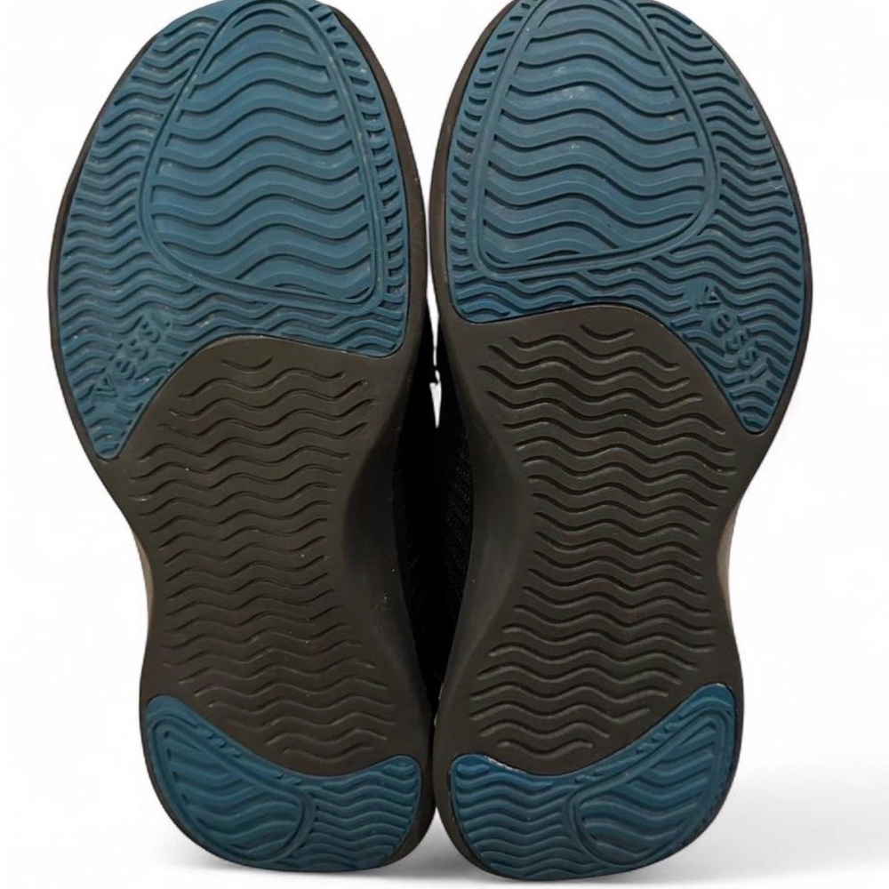 Vessi Everyday 2.0 Waterproof Sneakers Women’s Size 7 Black & Blue - Picture 10 of 10